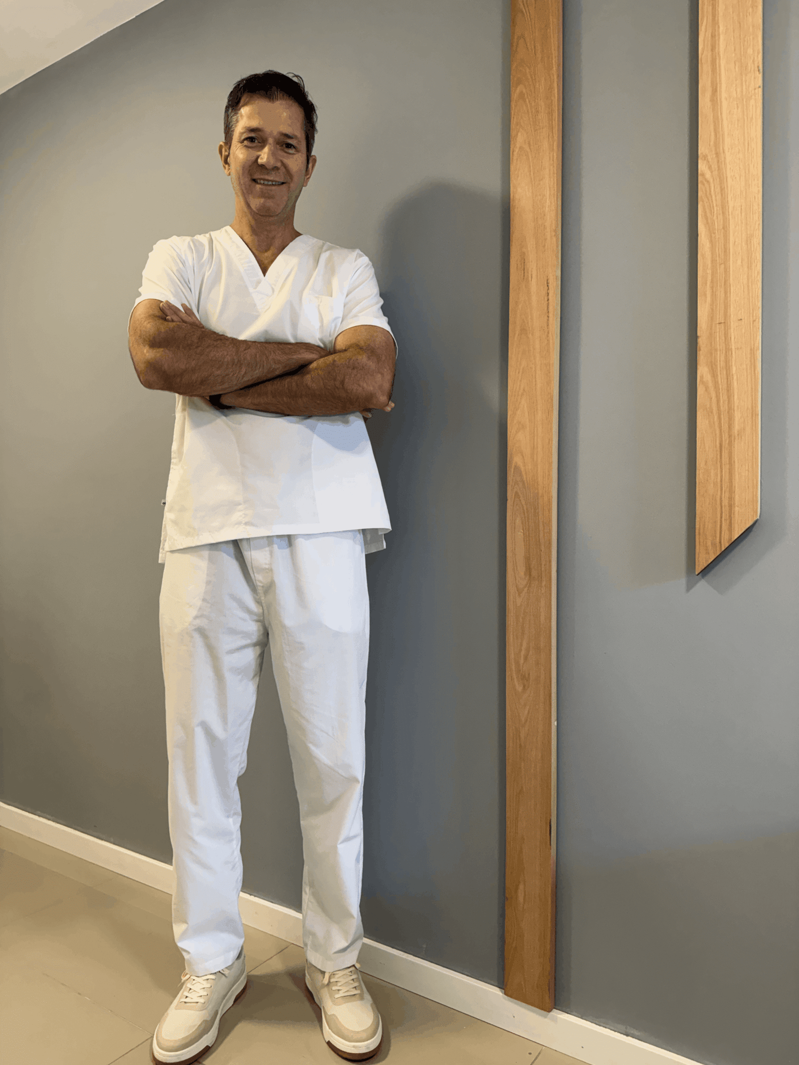 Dr. José Linares - especialista en ácido hialurónico